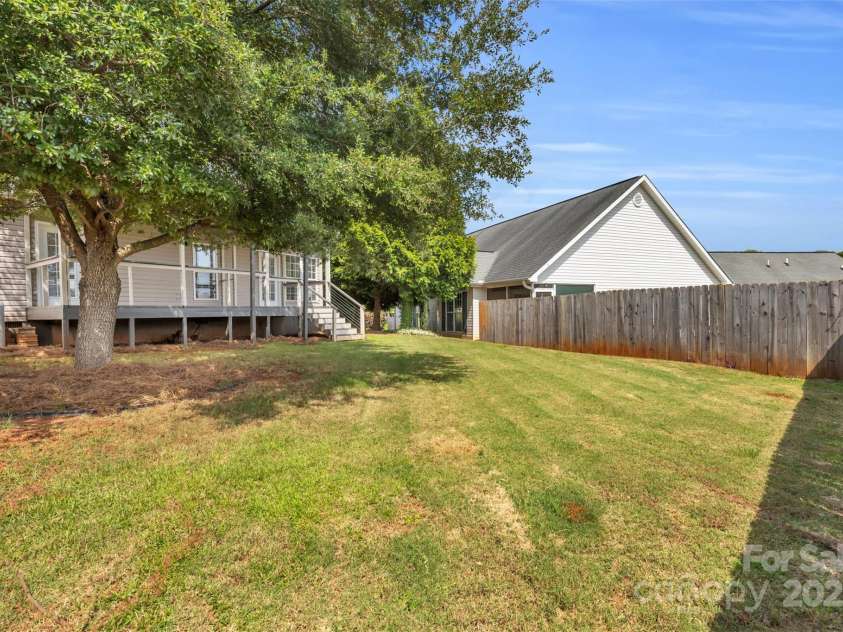 330 Split Oak Lane, Inman, SC 29349.  MLS# CAR4284558, YatesRealty ID 27586. 