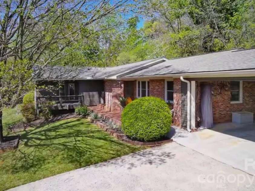 52 Briar Patch Road, Cullowhee, NC 28723.  MLS# CAR4375247, YatesRealty ID 27587. 