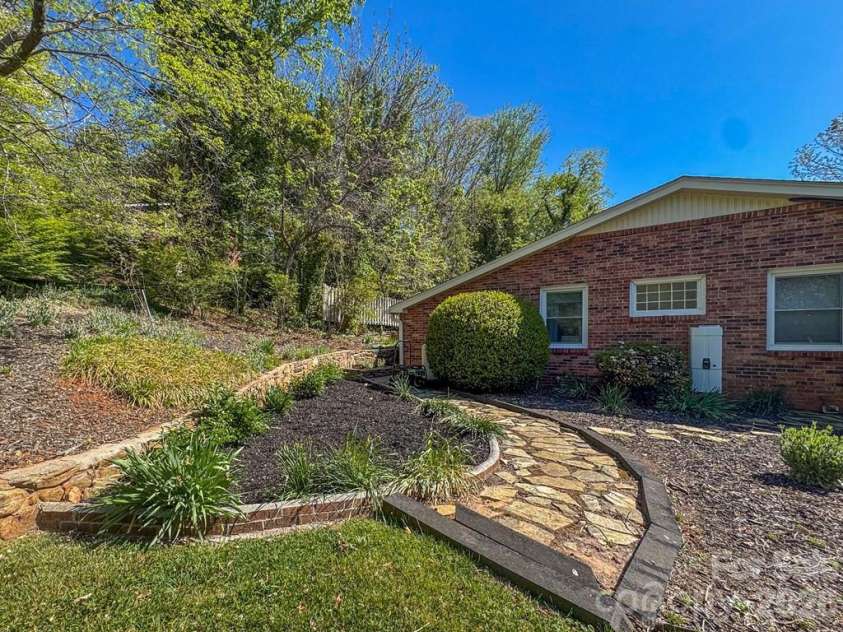 52 Briar Patch Road, Cullowhee, NC 28723.  MLS# CAR4375247, YatesRealty ID 27587. 