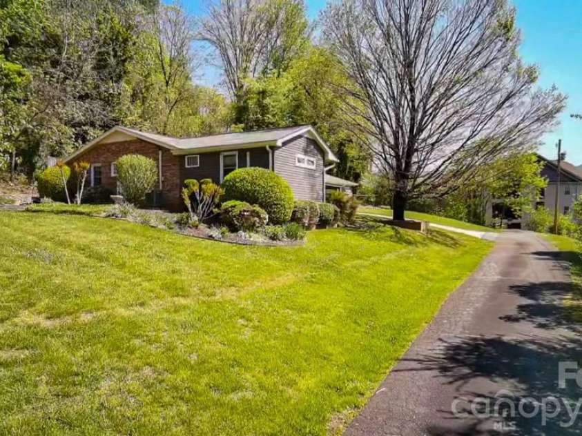 52 Briar Patch Road, Cullowhee, NC 28723.  MLS# CAR4375247, YatesRealty ID 27587. 