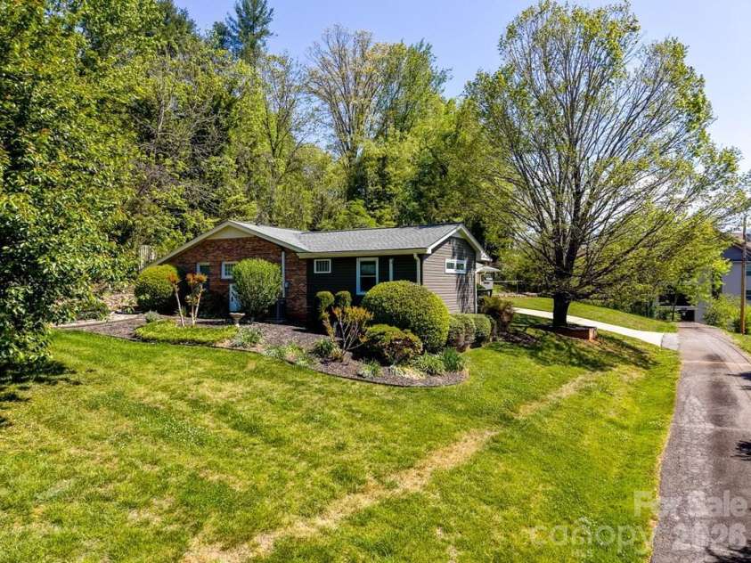 52 Briar Patch Road, Cullowhee, NC 28723.  MLS# CAR4375247, YatesRealty ID 27587. 