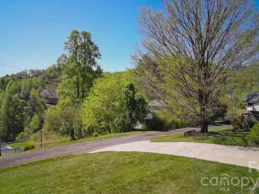 52 Briar Patch Road, Cullowhee, NC 28723.  MLS# CAR4375247, YatesRealty ID 27587. 