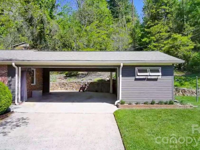 52 Briar Patch Road, Cullowhee, NC 28723.  MLS# CAR4375247, YatesRealty ID 27587. 