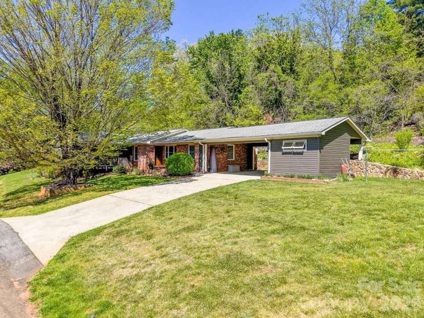 52 Briar Patch Road, Cullowhee, NC 28723.  MLS# CAR4375247, YatesRealty ID 27587. 