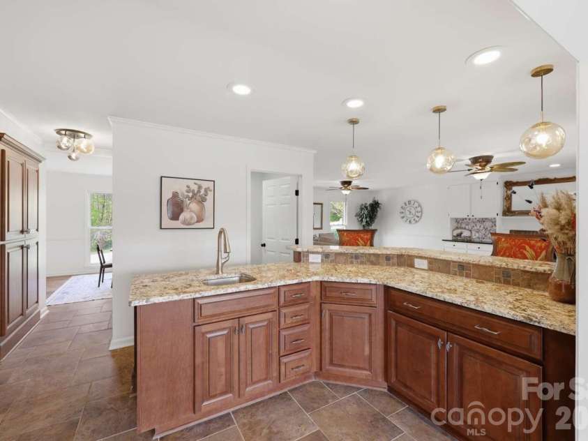 3811 Pinecrest Drive, Hickory, NC 28601.  MLS# CAR4368346, YatesRealty ID 27589. 