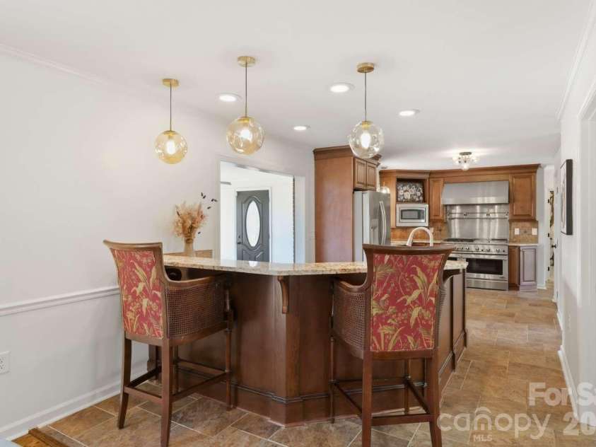 3811 Pinecrest Drive, Hickory, NC 28601.  MLS# CAR4368346, YatesRealty ID 27589. 