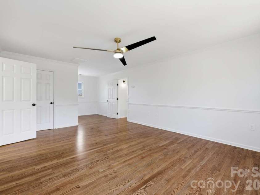 3811 Pinecrest Drive, Hickory, NC 28601.  MLS# CAR4368346, YatesRealty ID 27589. 