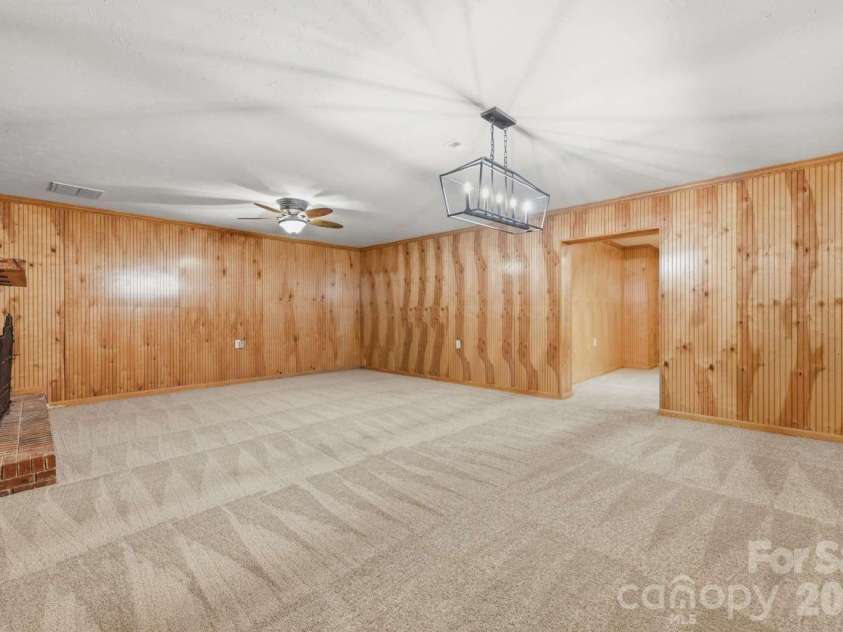 3811 Pinecrest Drive, Hickory, NC 28601.  MLS# CAR4368346, YatesRealty ID 27589. 