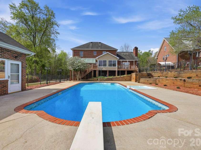 3811 Pinecrest Drive, Hickory, NC 28601.  MLS# CAR4368346, YatesRealty ID 27589. 