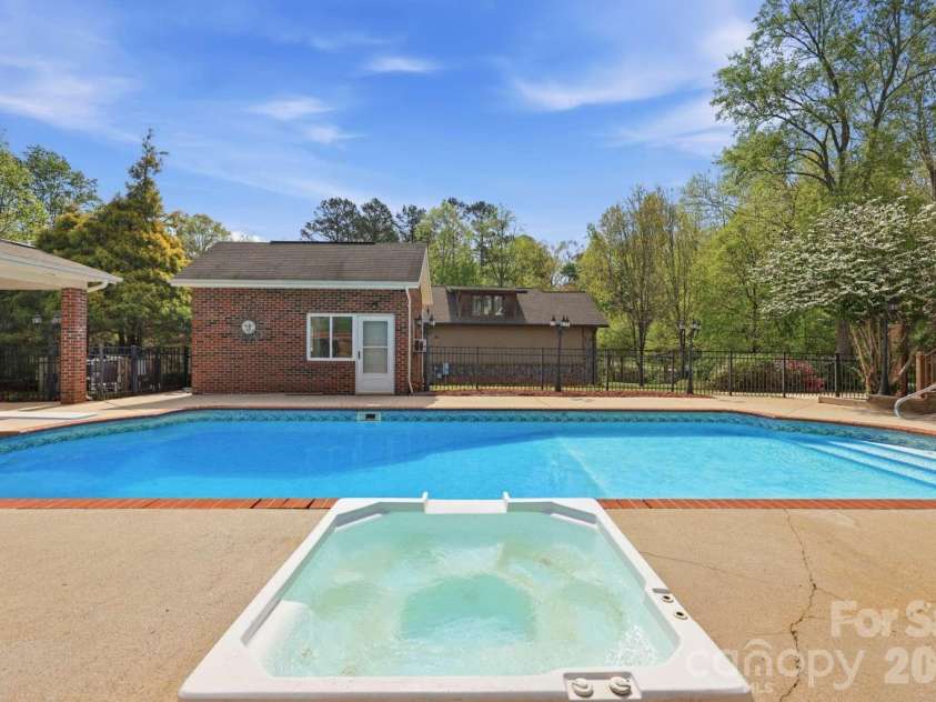 3811 Pinecrest Drive, Hickory, NC 28601.  MLS# CAR4368346, YatesRealty ID 27589. 