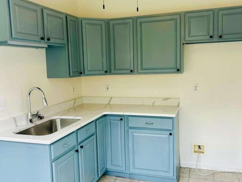 3811 Pinecrest Drive, Hickory, NC 28601.  MLS# CAR4368346, YatesRealty ID 27589. 