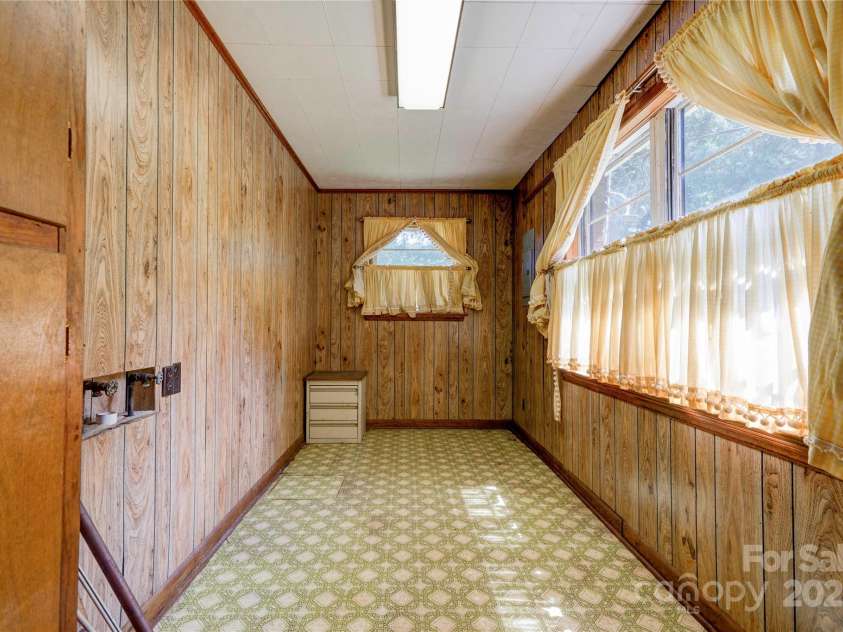 411 Country Club Road, Shelby, NC 28150.  MLS# CAR4283140, YatesRealty ID 27589. Laundry