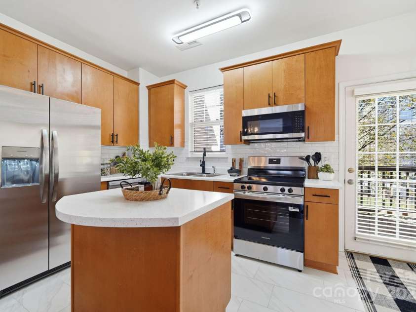 7119 Founders Club Court, Charlotte, NC 28269.  MLS# CAR4317437, YatesRealty ID 2759. Kitchen with brand new stainless steel appliances