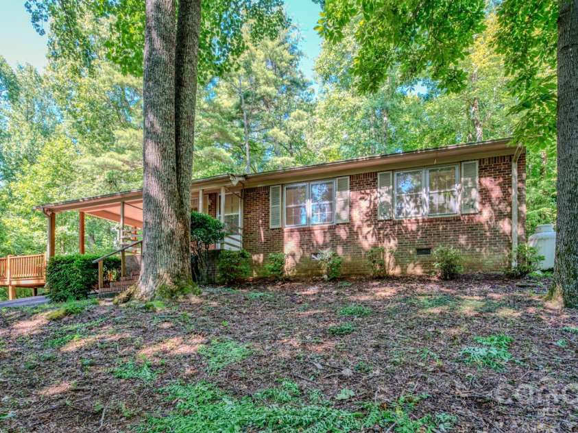 17 Sitar Lane, Saluda, NC 28773.  MLS# CAR4284532, YatesRealty ID 27590. 