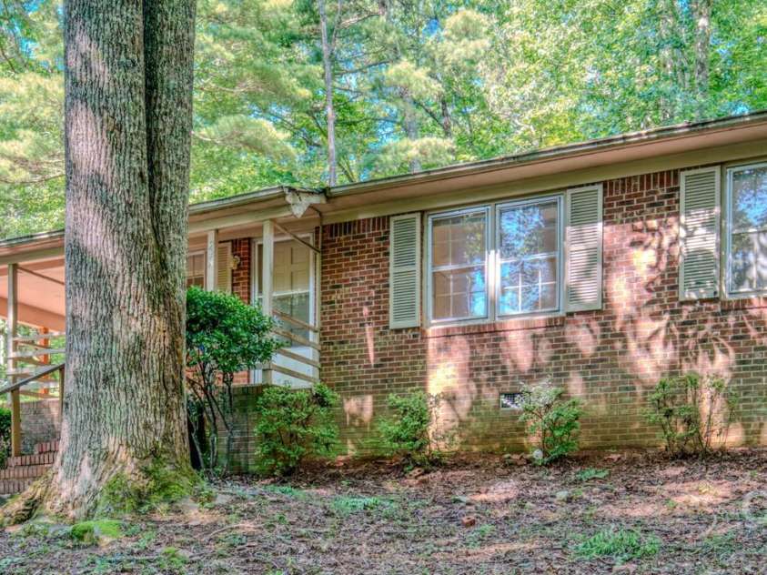 17 Sitar Lane, Saluda, NC 28773.  MLS# CAR4284532, YatesRealty ID 27590. 