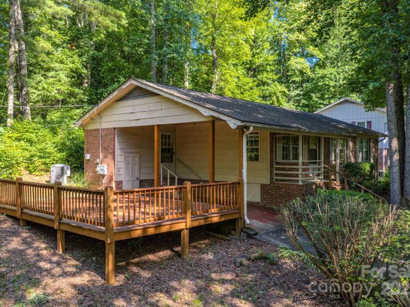 17 Sitar Lane, Saluda, NC 28773.  MLS# CAR4284532, YatesRealty ID 27590. 