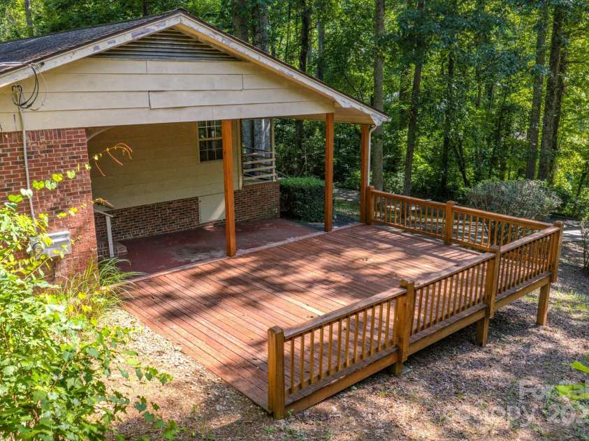 17 Sitar Lane, Saluda, NC 28773.  MLS# CAR4284532, YatesRealty ID 27590. 