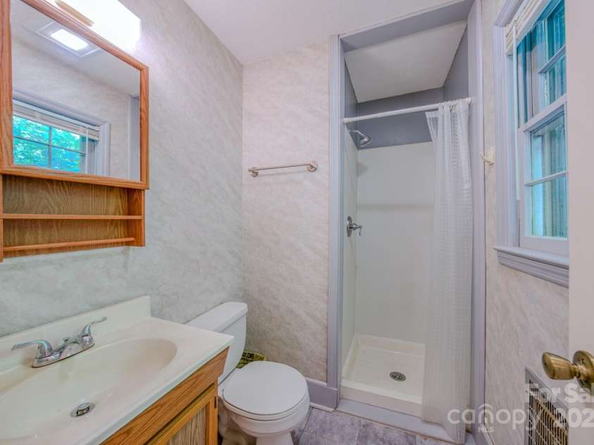 17 Sitar Lane, Saluda, NC 28773.  MLS# CAR4284532, YatesRealty ID 27590. 