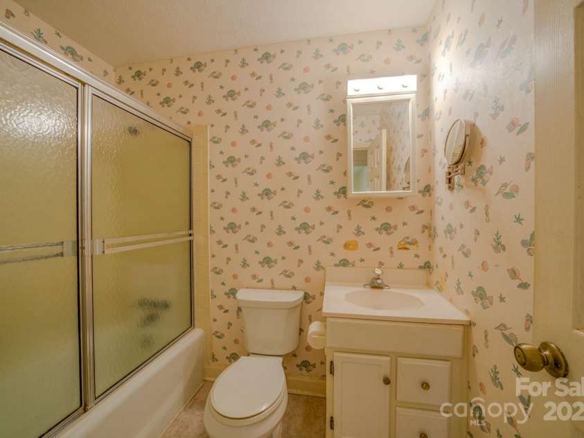 17 Sitar Lane, Saluda, NC 28773.  MLS# CAR4284532, YatesRealty ID 27590. 