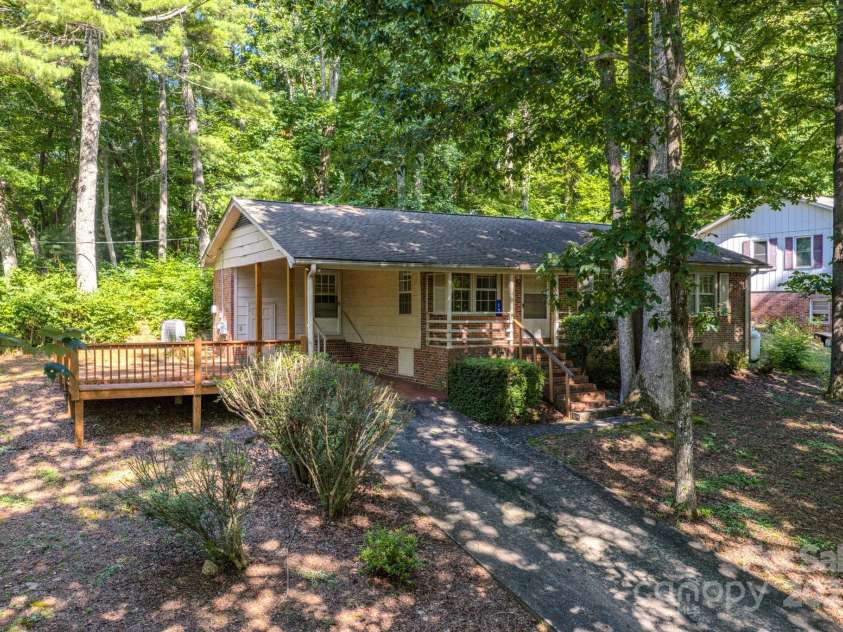 17 Sitar Lane, Saluda, NC 28773.  MLS# CAR4284532, YatesRealty ID 27590. 