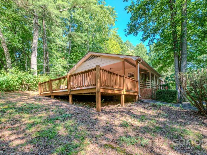 17 Sitar Lane, Saluda, NC 28773.  MLS# CAR4284532, YatesRealty ID 27590. 