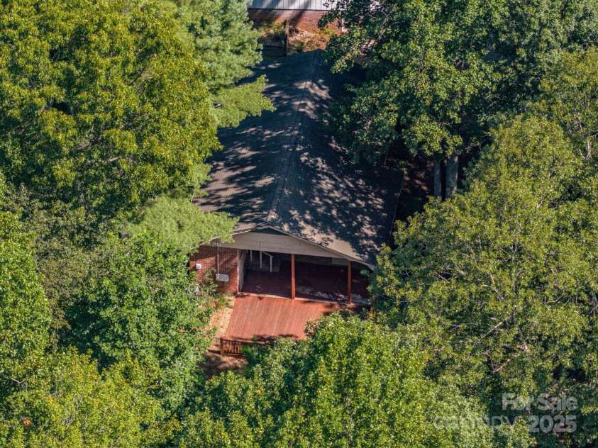 17 Sitar Lane, Saluda, NC 28773.  MLS# CAR4284532, YatesRealty ID 27590. 