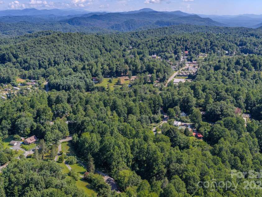 17 Sitar Lane, Saluda, NC 28773.  MLS# CAR4284532, YatesRealty ID 27590. 