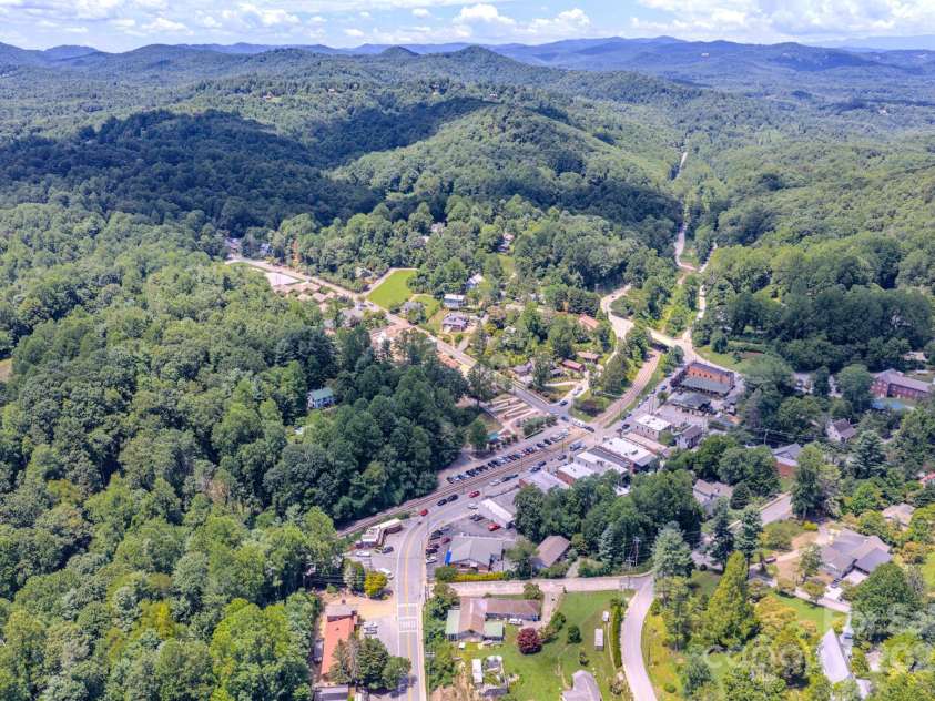 17 Sitar Lane, Saluda, NC 28773.  MLS# CAR4284532, YatesRealty ID 27590. 