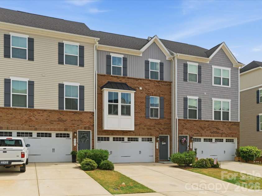 2527 Grantham Place Drive, Fort Mill, SC 29715.  MLS# CAR4374538, YatesRealty ID 27592. 