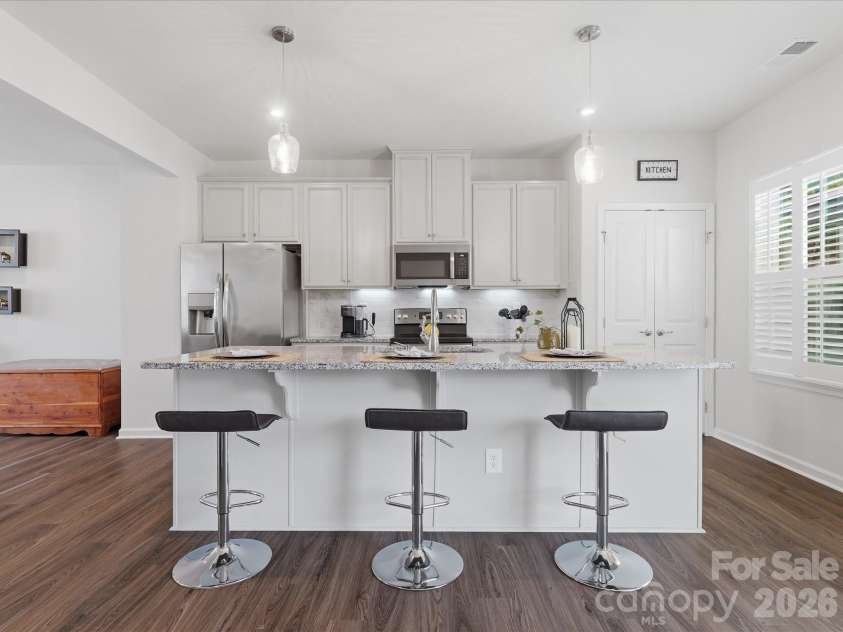 2527 Grantham Place Drive, Fort Mill, SC 29715.  MLS# CAR4374538, YatesRealty ID 27592. 