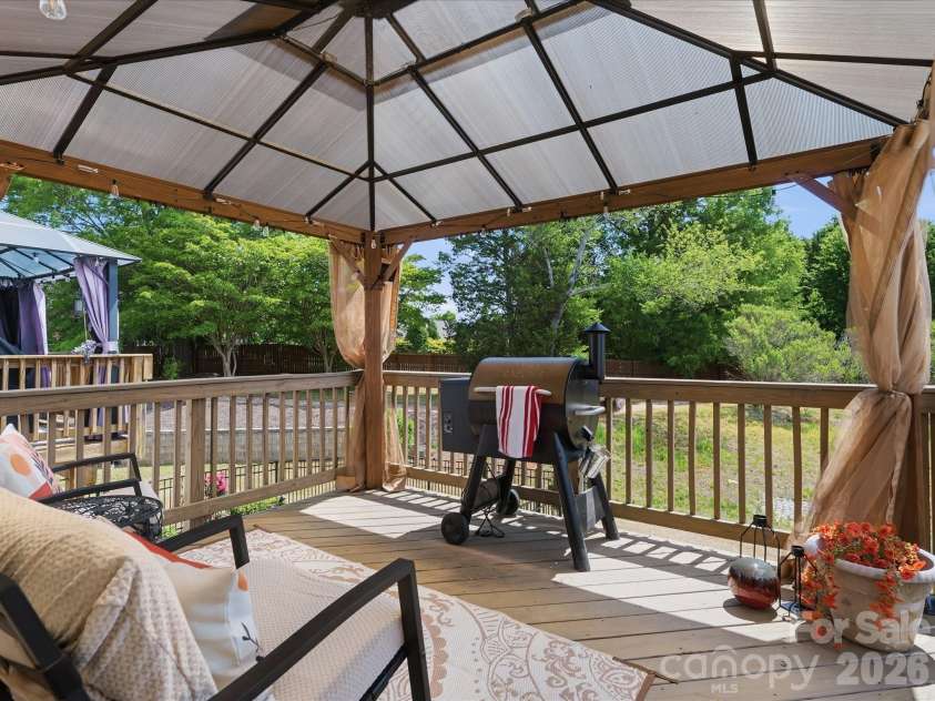 2527 Grantham Place Drive, Fort Mill, SC 29715.  MLS# CAR4374538, YatesRealty ID 27592. 