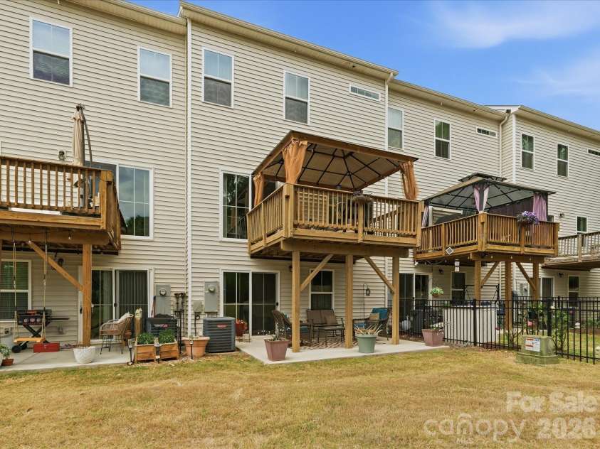 2527 Grantham Place Drive, Fort Mill, SC 29715.  MLS# CAR4374538, YatesRealty ID 27592. 