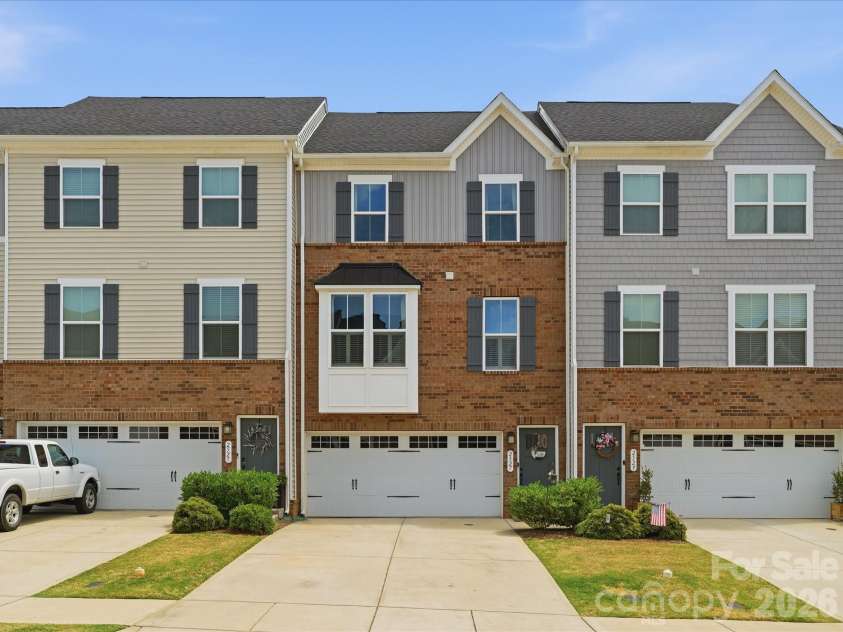 2527 Grantham Place Drive, Fort Mill, SC 29715.  MLS# CAR4374538, YatesRealty ID 27592. 
