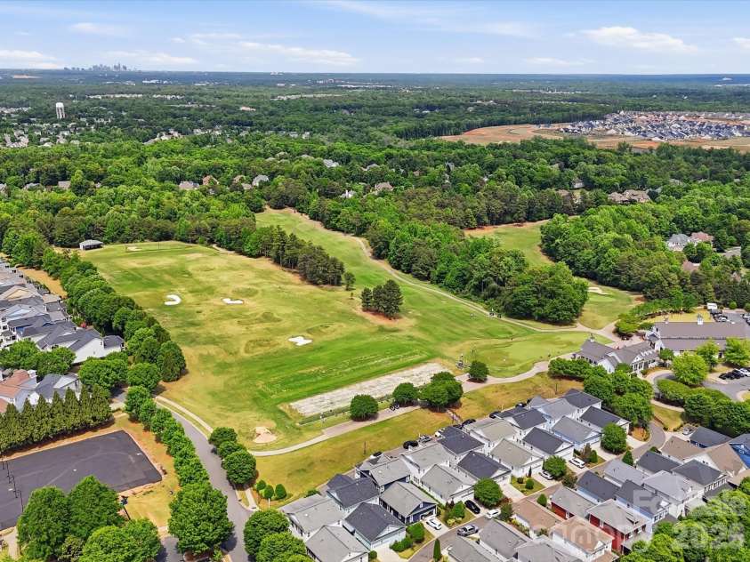 2527 Grantham Place Drive, Fort Mill, SC 29715.  MLS# CAR4374538, YatesRealty ID 27592. 