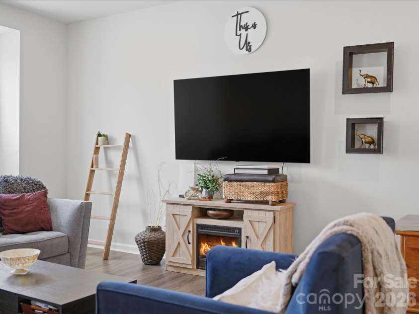 2527 Grantham Place Drive, Fort Mill, SC 29715.  MLS# CAR4374538, YatesRealty ID 27592. The fire in the fireplace is virtual and does not represent a true experience.