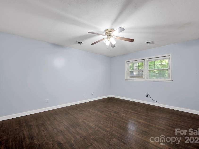 530 Oxford Place, Lancaster, SC 29720.  MLS# CAR4284251, YatesRealty ID 27593. Basement Bedroom