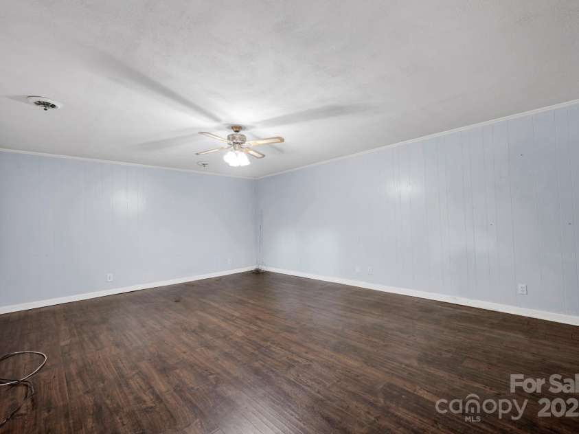 530 Oxford Place, Lancaster, SC 29720.  MLS# CAR4284251, YatesRealty ID 27593. Basement Family Room... So many possibilities!