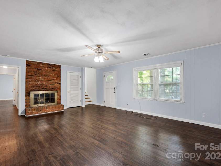 530 Oxford Place, Lancaster, SC 29720.  MLS# CAR4284251, YatesRealty ID 27593. Basement Family Room... So many possibilities!