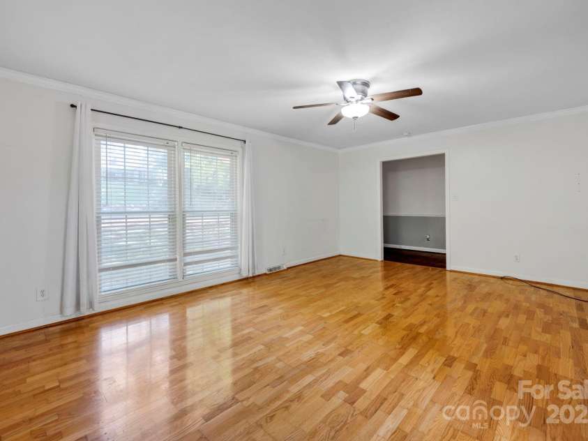 530 Oxford Place, Lancaster, SC 29720.  MLS# CAR4284251, YatesRealty ID 27593. Living Room