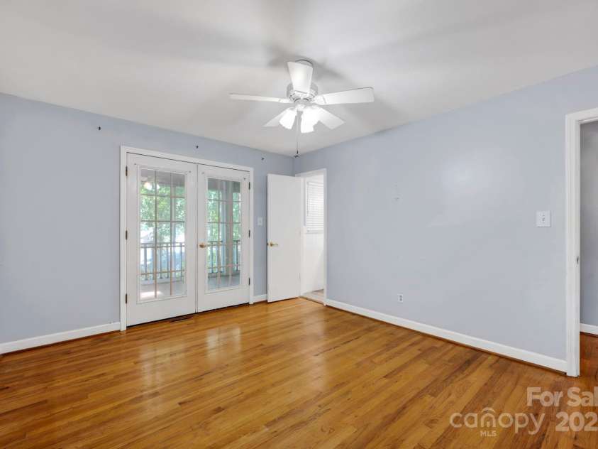 530 Oxford Place, Lancaster, SC 29720.  MLS# CAR4284251, YatesRealty ID 27593. Primary Bedroom on Main Level with Access to Veranda