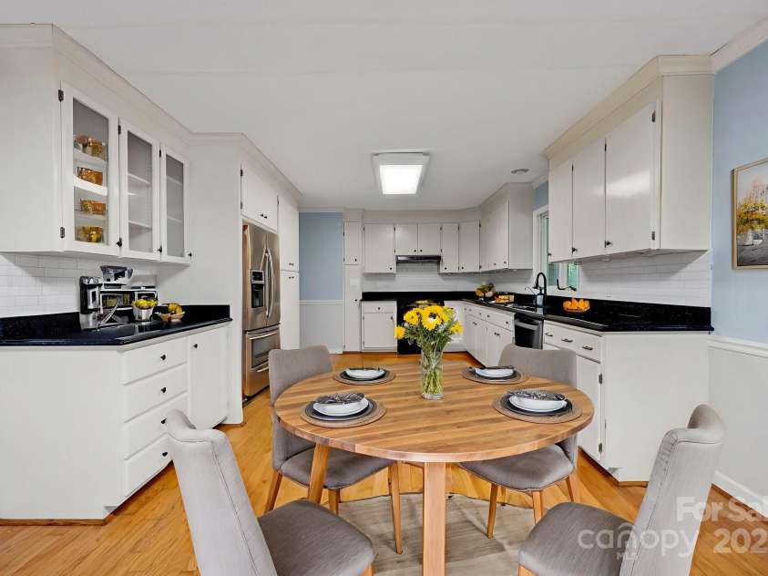 530 Oxford Place, Lancaster, SC 29720.  MLS# CAR4284251, YatesRealty ID 27593. Virtually Staged Kitchen