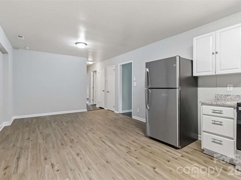 1248 Rosada Drive, Charlotte, NC 28213.  MLS# CAR4386862, YatesRealty ID 27594. Laundry Hookups in Kitchen