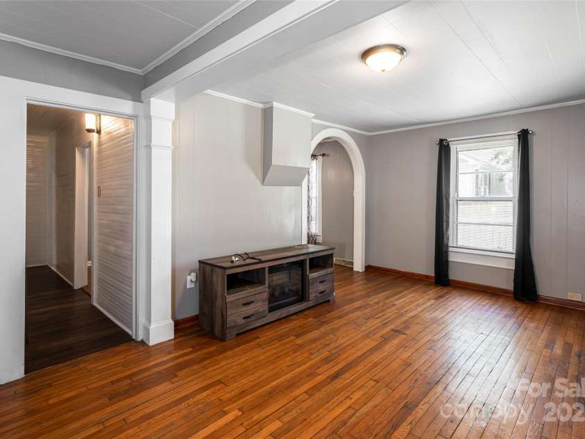 282 Arlington Street, Forest City, NC 28043.  MLS# CAR4269374, YatesRealty ID 27594. 