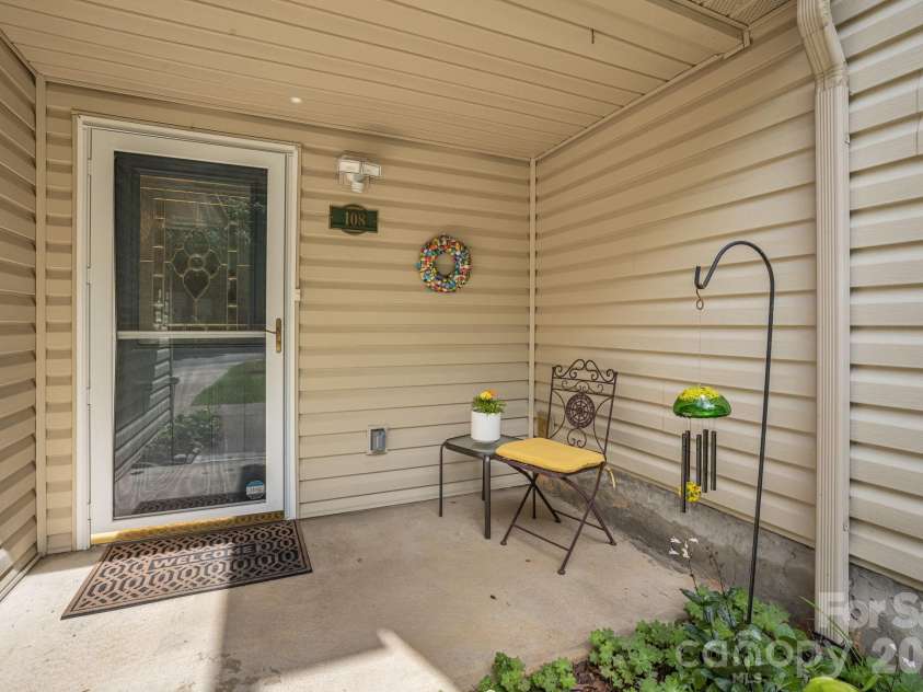 108 South Park Lane, Black Mountain, NC 28711.  MLS# CAR4384038, YatesRealty ID 27595. 