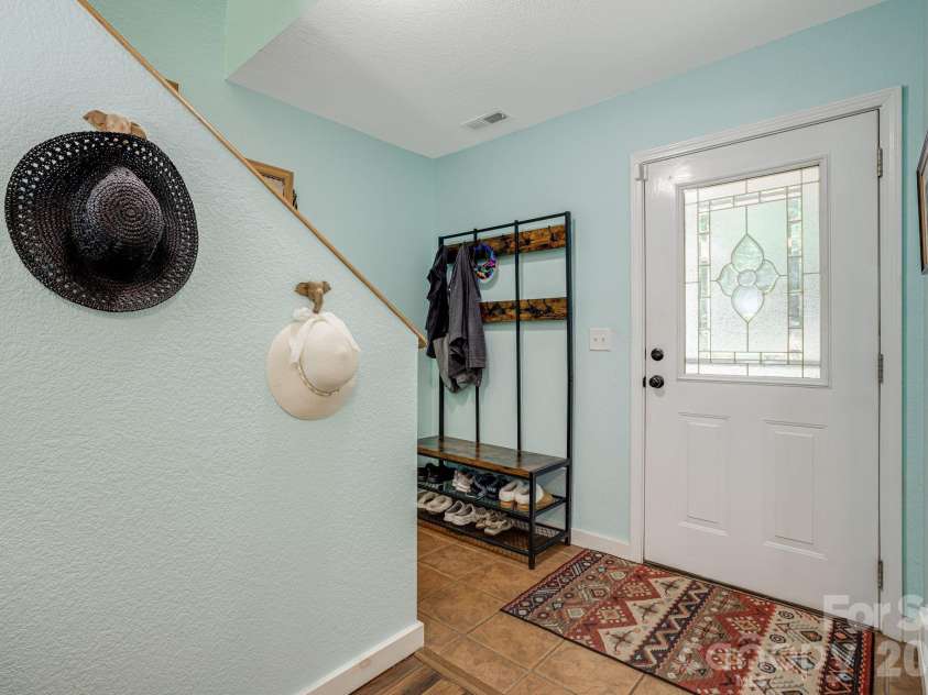 108 South Park Lane, Black Mountain, NC 28711.  MLS# CAR4384038, YatesRealty ID 27595. 