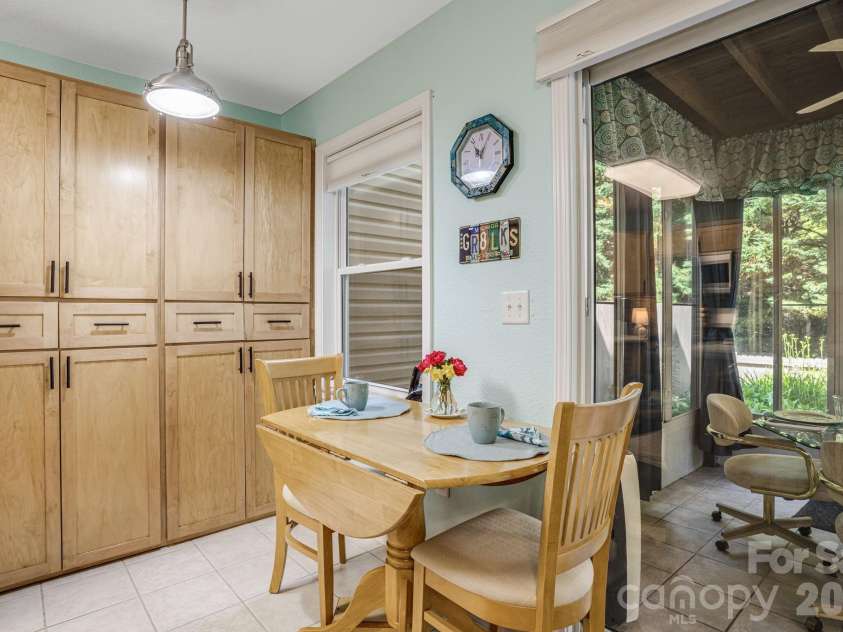 108 South Park Lane, Black Mountain, NC 28711.  MLS# CAR4384038, YatesRealty ID 27595. 