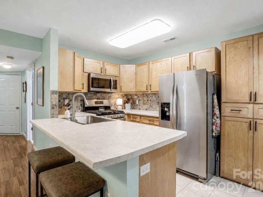 108 South Park Lane, Black Mountain, NC 28711.  MLS# CAR4384038, YatesRealty ID 27595. 