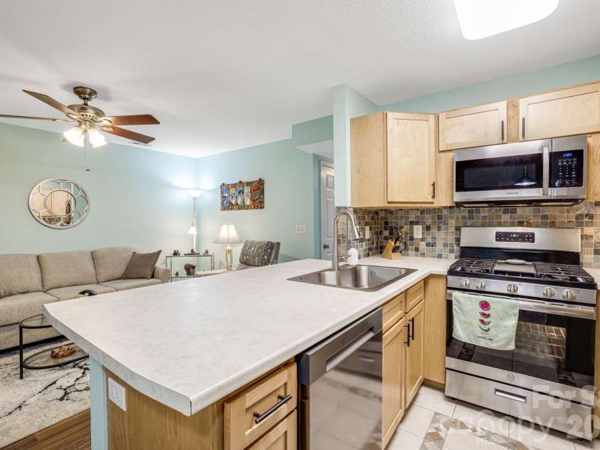 108 South Park Lane, Black Mountain, NC 28711.  MLS# CAR4384038, YatesRealty ID 27595. 