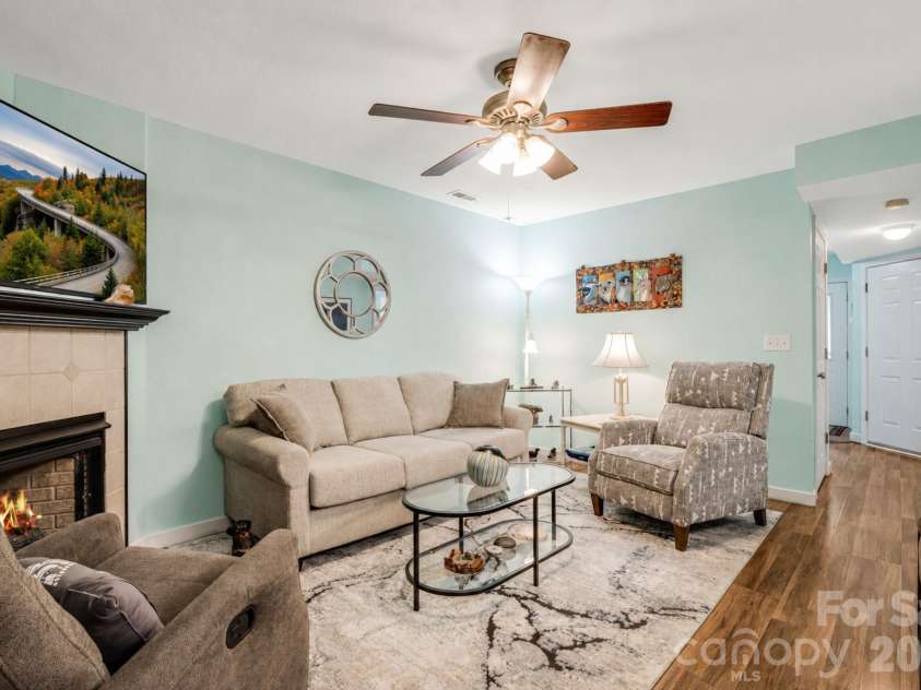 108 South Park Lane, Black Mountain, NC 28711.  MLS# CAR4384038, YatesRealty ID 27595. 