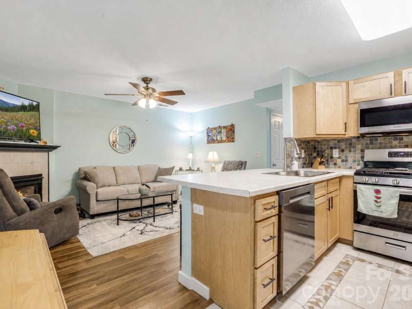 108 South Park Lane, Black Mountain, NC 28711.  MLS# CAR4384038, YatesRealty ID 27595. 